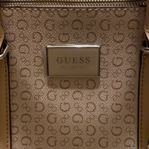 ** Guess Bag - Like Brand New ** - Picture 2 of 7